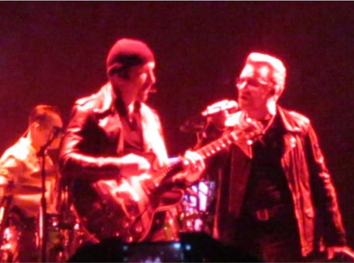 U2 "The miracle (of Joey Ramone)"